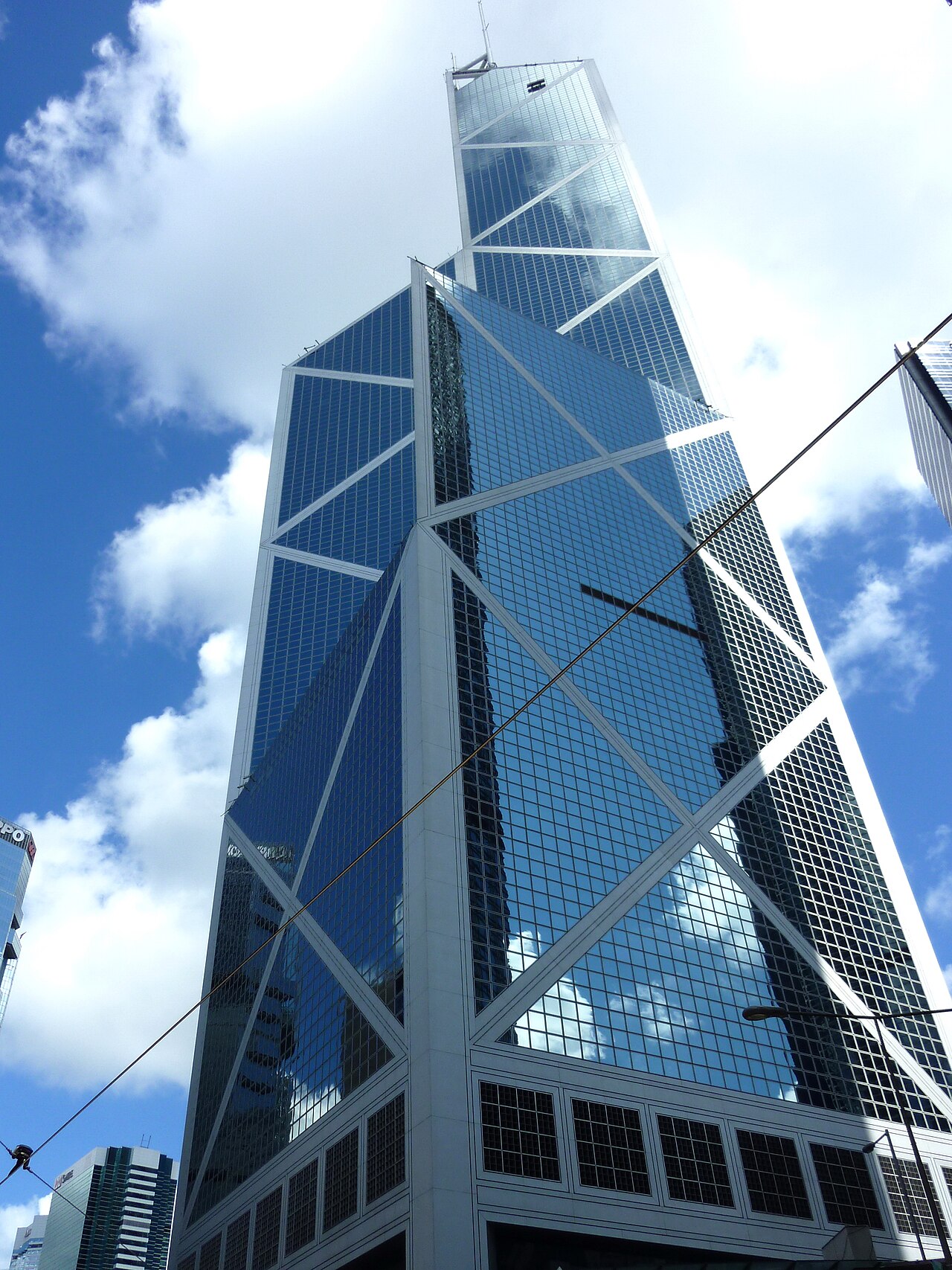 香港の中国銀行タワーの連続する三角形の超高層
