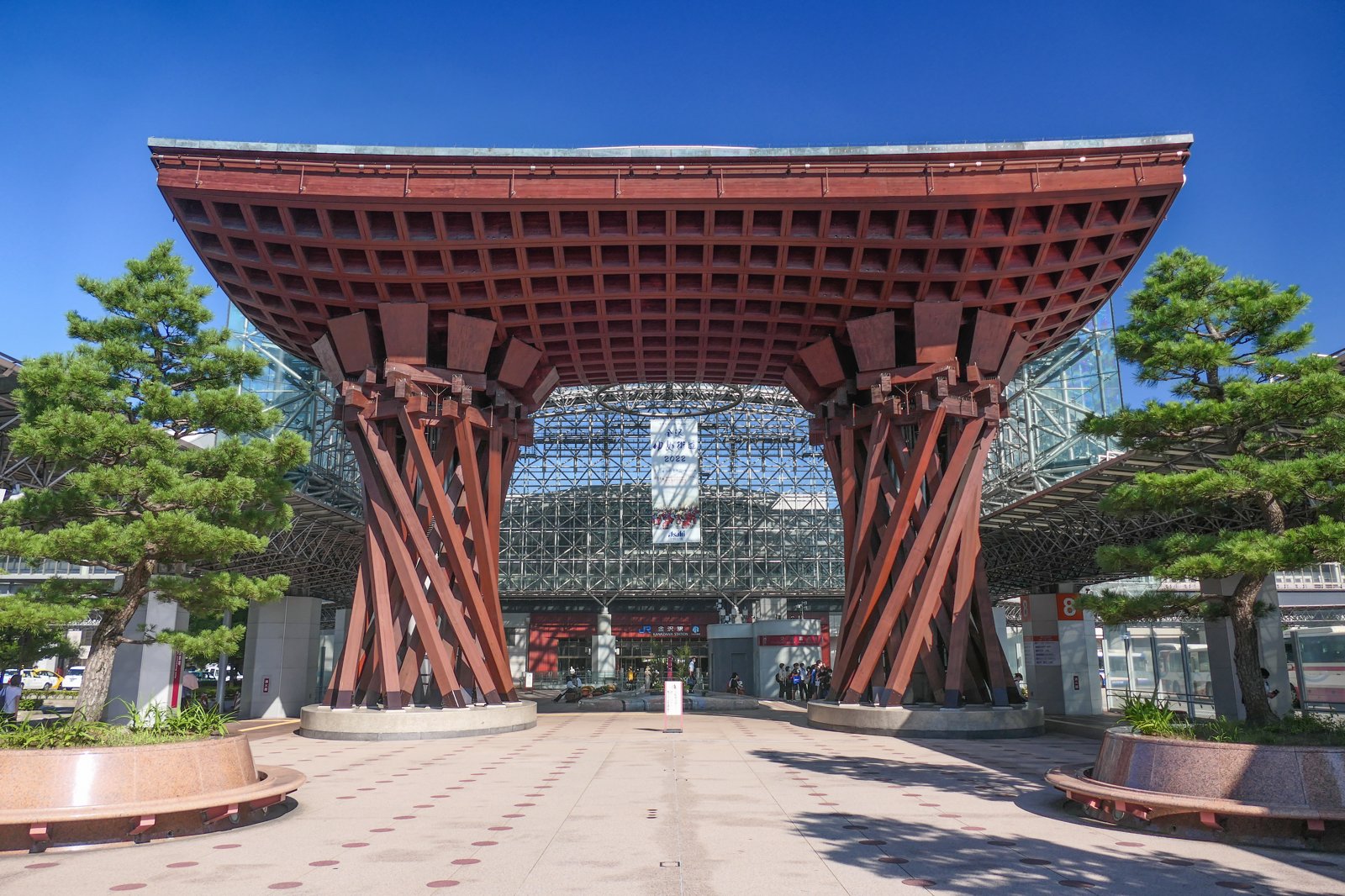 金沢駅東口の鼓門